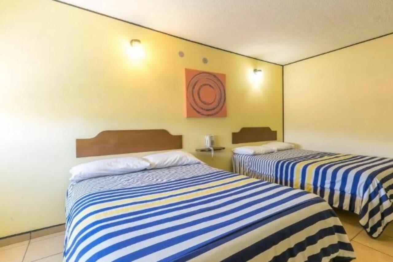 Hotel Mateos 1215 León Eksteriør billede