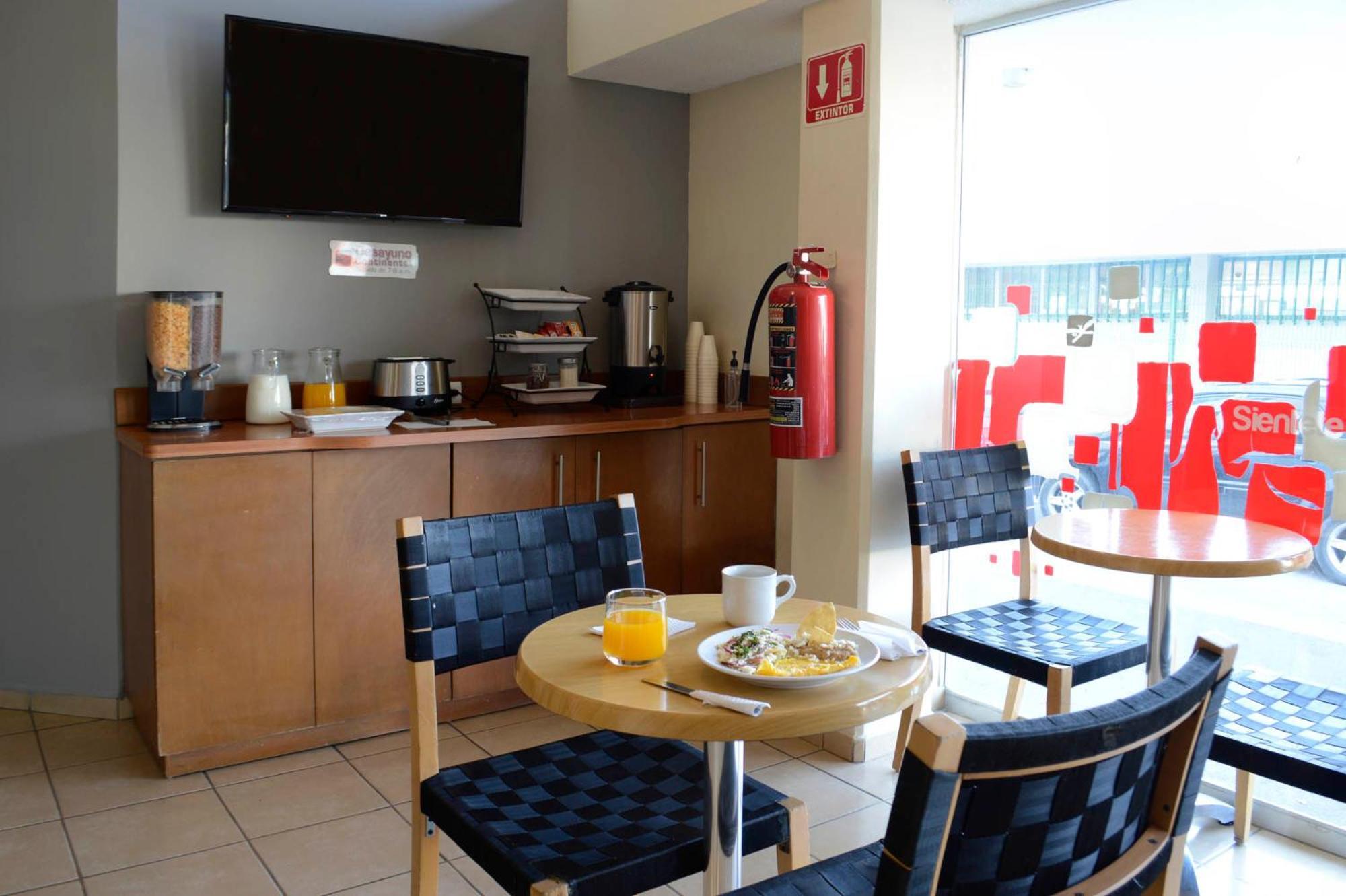Hotel Mateos 1215 León Eksteriør billede