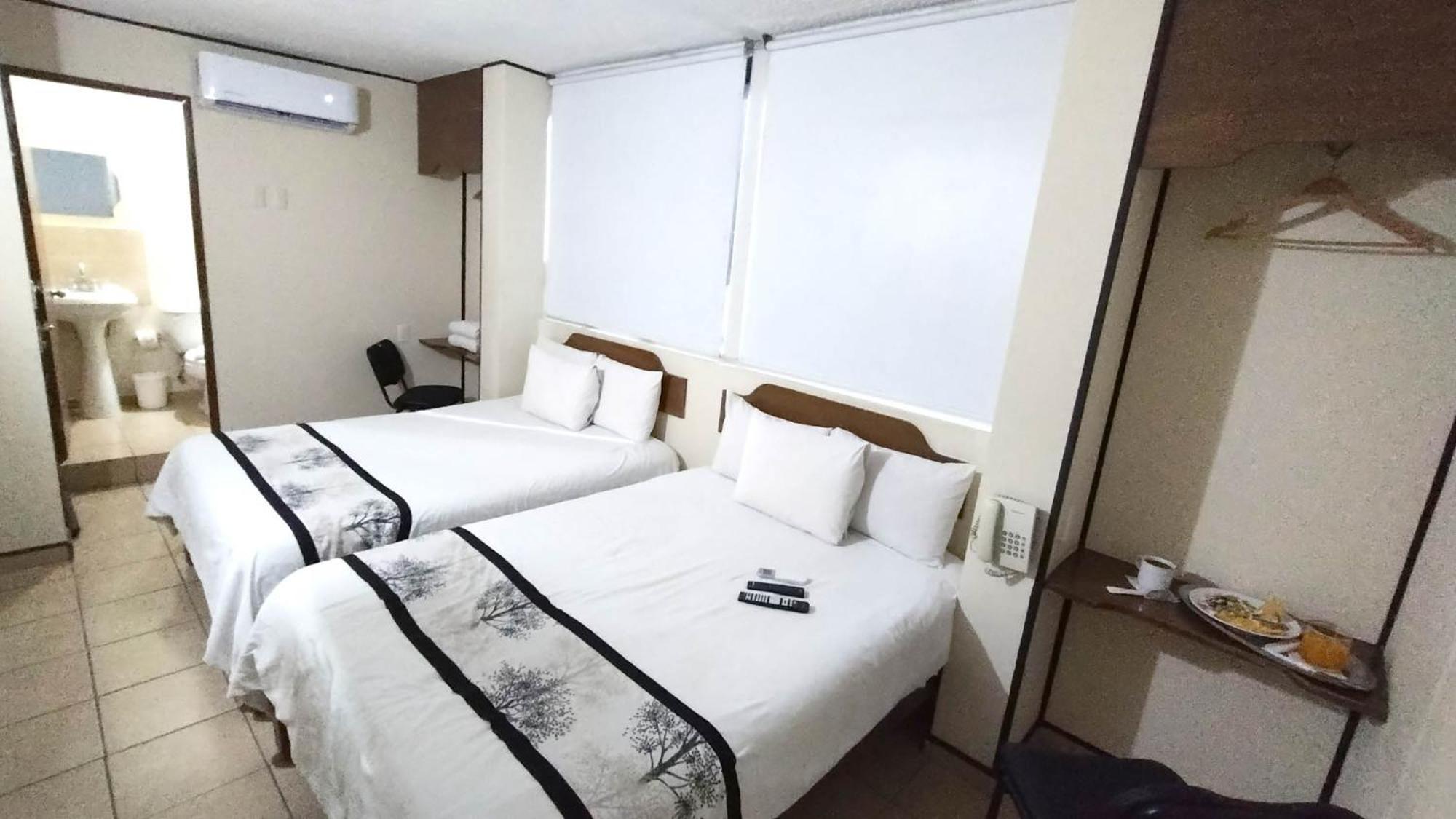 Hotel Mateos 1215 León Eksteriør billede