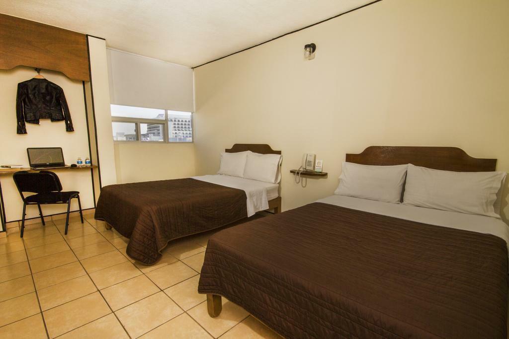 Hotel Mateos 1215 León Eksteriør billede